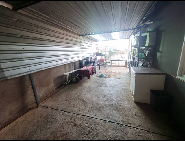2 bed property for sale in LOTUS GARDENS